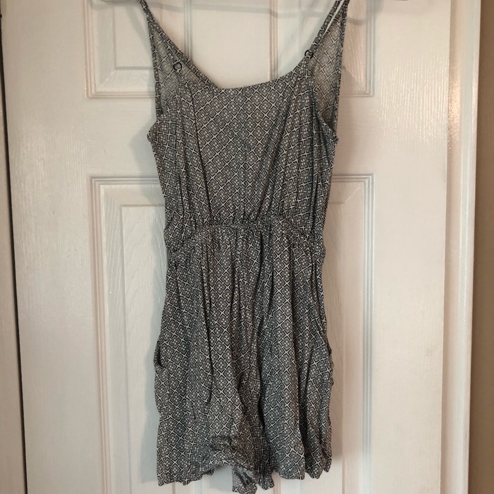 Romper - Picture 3 of 4